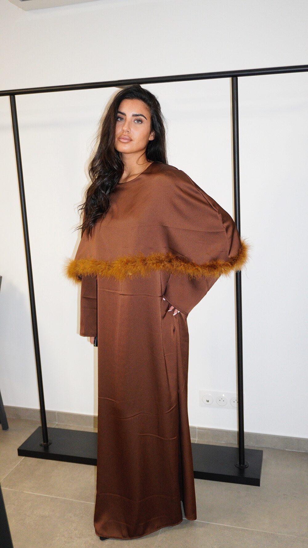 ABAYA MARRON SATINÉE