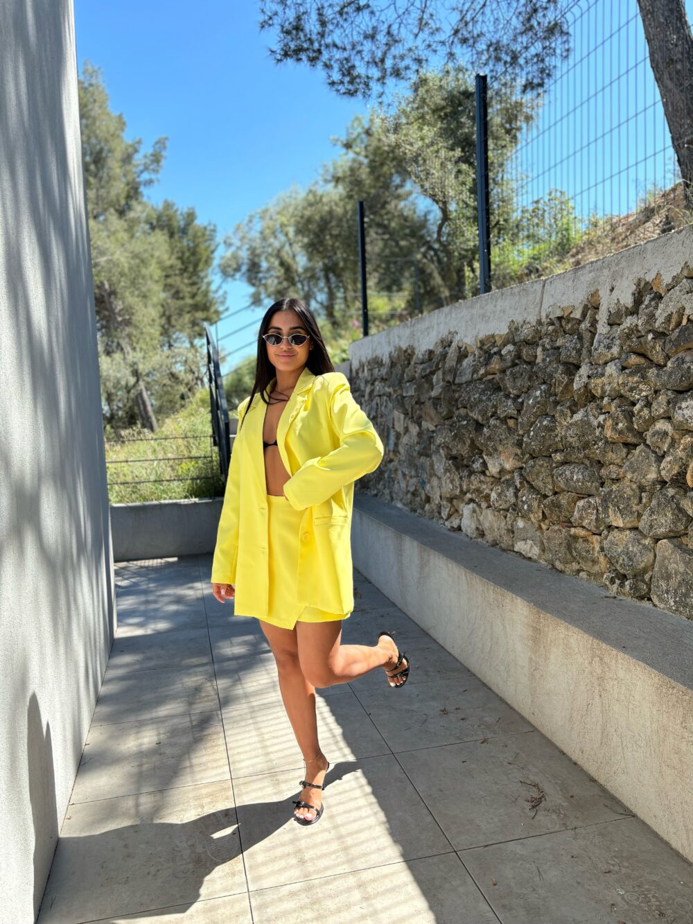 ENSEMBLE BLAZER JUPE SHORT JAUNE – Image 3