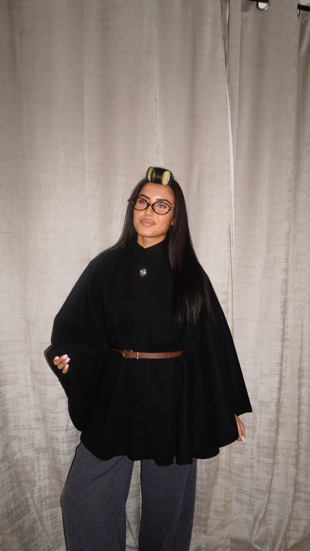 VESTE CAPE NOIRE CEINTURÉ – Image 4