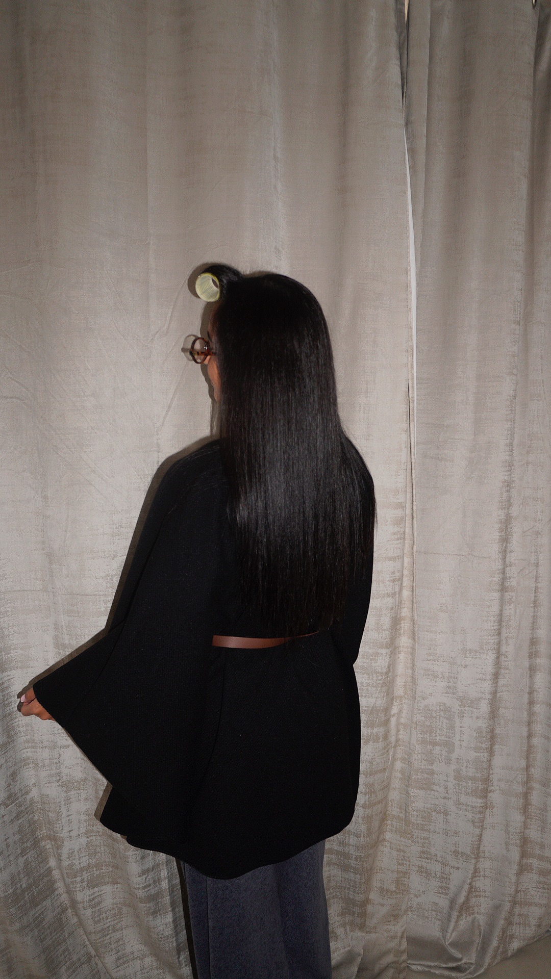VESTE CAPE NOIRE CEINTURÉ – Image 3